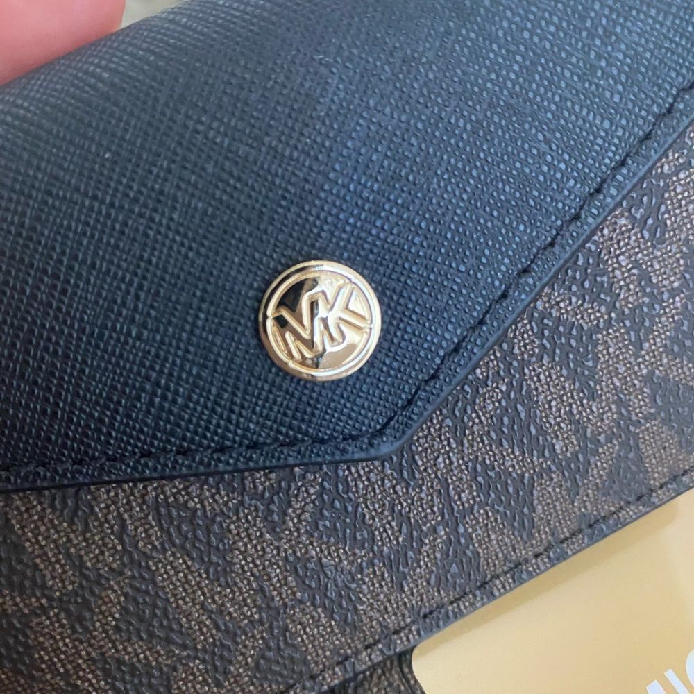 Michael Kors ID holder - Picture 4 of 8